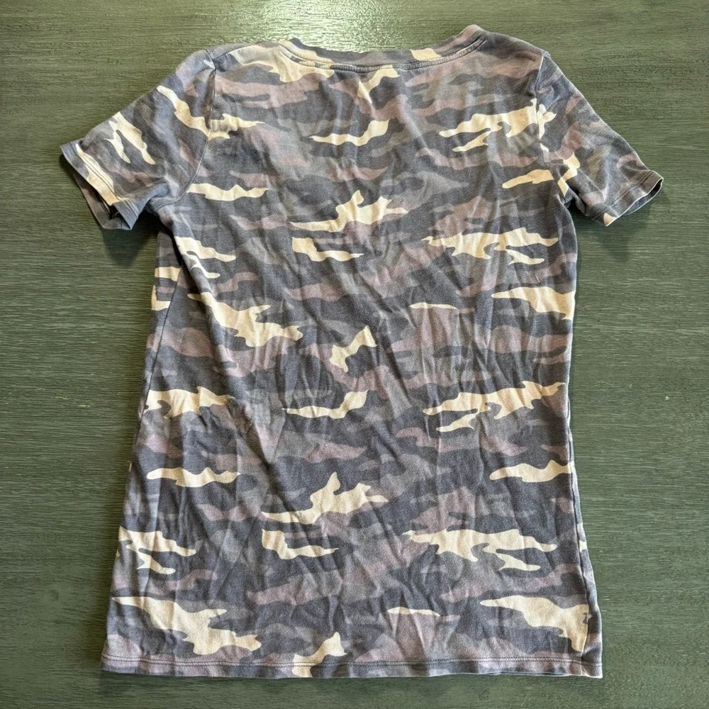 PINK VS Short Sleeve Taupe Tshirt XS Camo - Picture 2 of 8